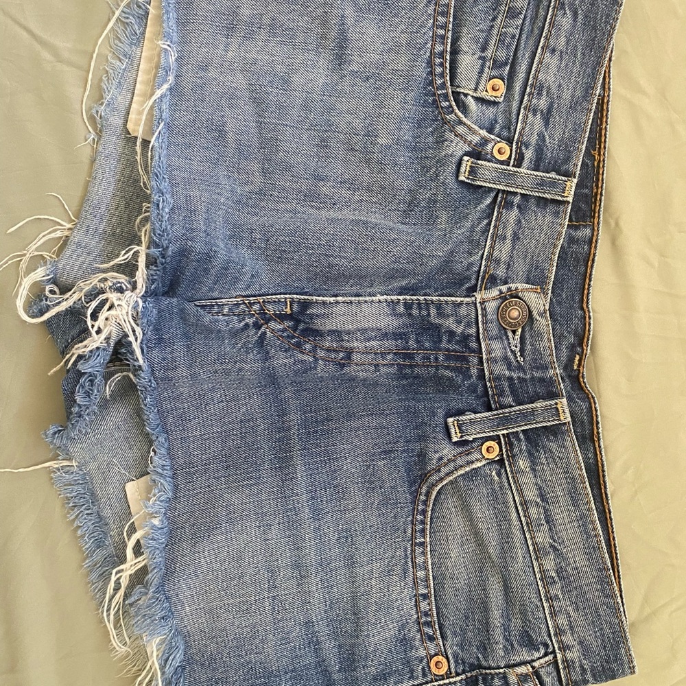 Levi Jeans 529 low rise cutoff shorts size 29